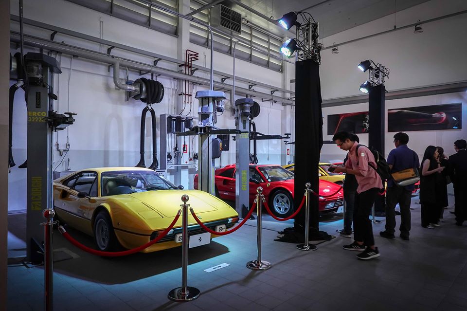 Một dàn xe cổ Ferrari được đỗ cùng nhau