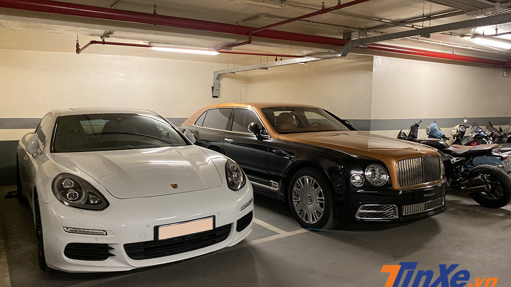 Cặp đôi Bentley Mulsane và Porsche Panamera của một nữ doanh nhân xinh đẹp tại Hà Nội cũng trú ngụ tại hầm gửi xe này.