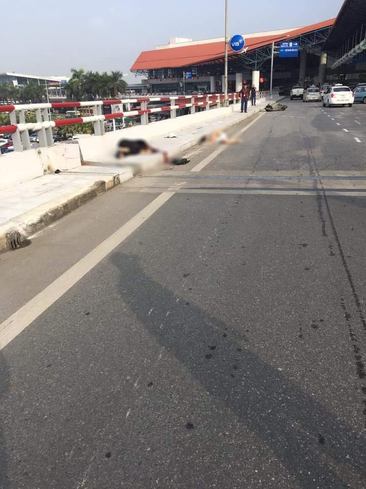 Hiện trường vụ tai nạn tại đường dẫn lên sảnh nhà ga T1 của sân bay Nội Bài