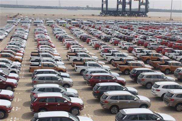 Lượng xe ô tô cập cảng Việt trong tháng 10 vừa qua đạt một mốc kỷ lục mới