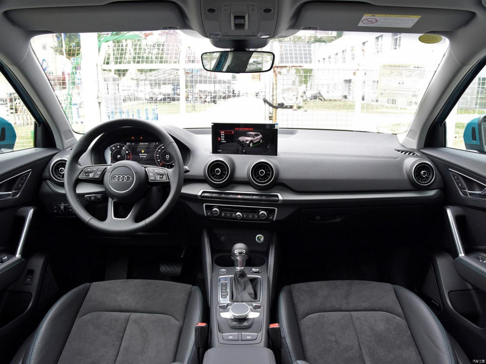 Nội thất bên trong Audi Q2L