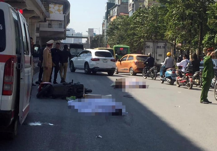 Hiện trường vụ tai nạn khiến 2 người tử vong trên đường đi Hà Đông, Hà Nội