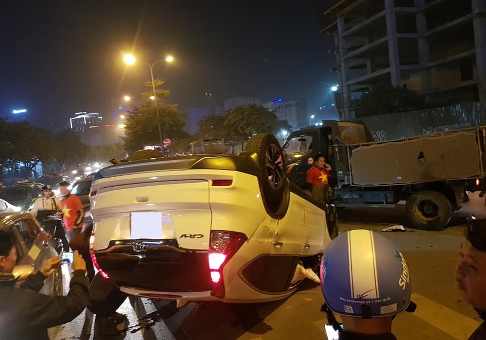 Vụ tai nạn xảy ra khi chiếc Honda CR-V cùng chủ nhân xuống đường ăn mừng chức vô địch của U22 Việt Nam tại Sea Games 30