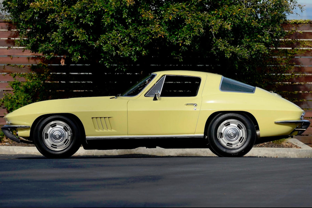 Nó là một chiếc Chevrolet Corvette L88 Coupe 1967 cực hiếm