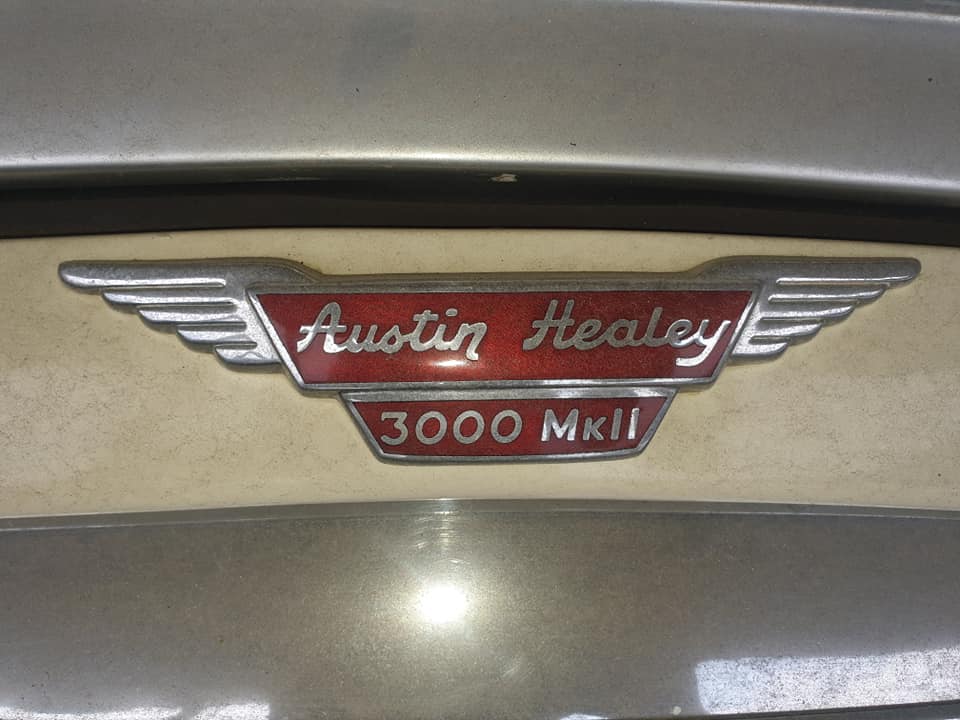 Chiếc xe này thuộc phiên bản Austin-Healey 3000 MK II
