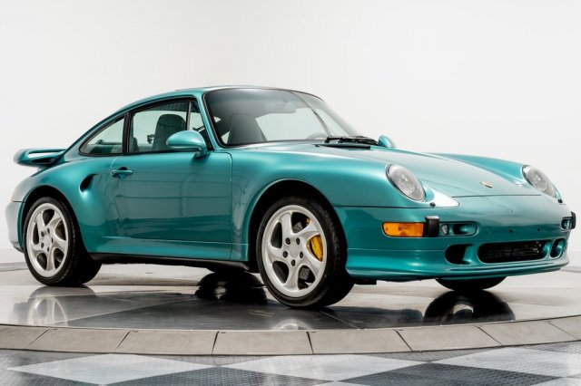 Với mức giá trên, nhiều người có thể mua được tới 2 chiếc siêu xe Porsche 911 GT2 RS hay một chiếc Porsche 935 mới mà trong tài khoản vẫn chưa hết số tiền 899.900 đô la