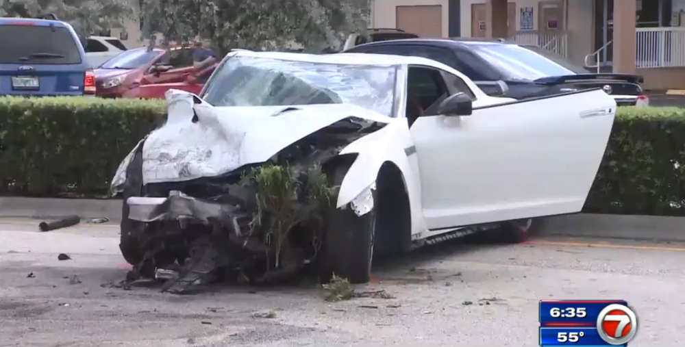 Thiệt hại của chiếc siêu xe Nissan GT-R vượt đèn đỏ gây tai nạn