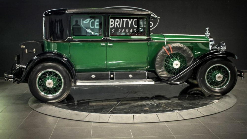 Chiếc Cadillac Town Sedan 1928 của Al Capone được trang bị kính cửa sổ dày hơn 25 mm