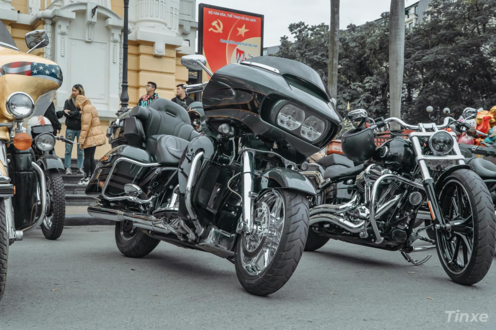 Những chiếc xe Harley-Davidson bạc tỷ cũng có mặt đọ dáng
