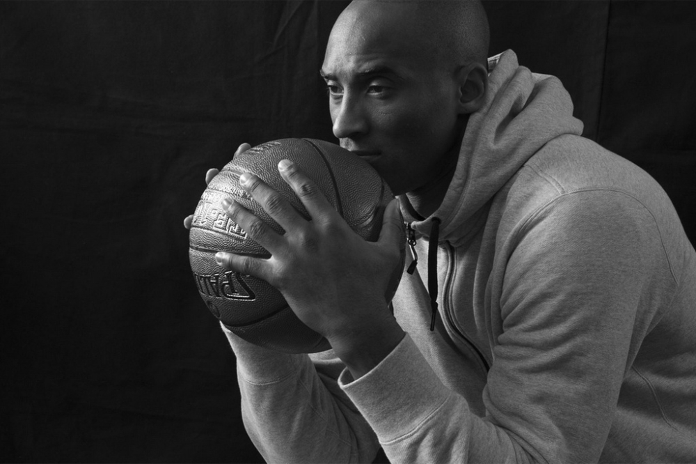 Cựu ngôi sao bóng rổ Kobe Bryant đã qua đời vì một tai nạn máy bay trực thăng.