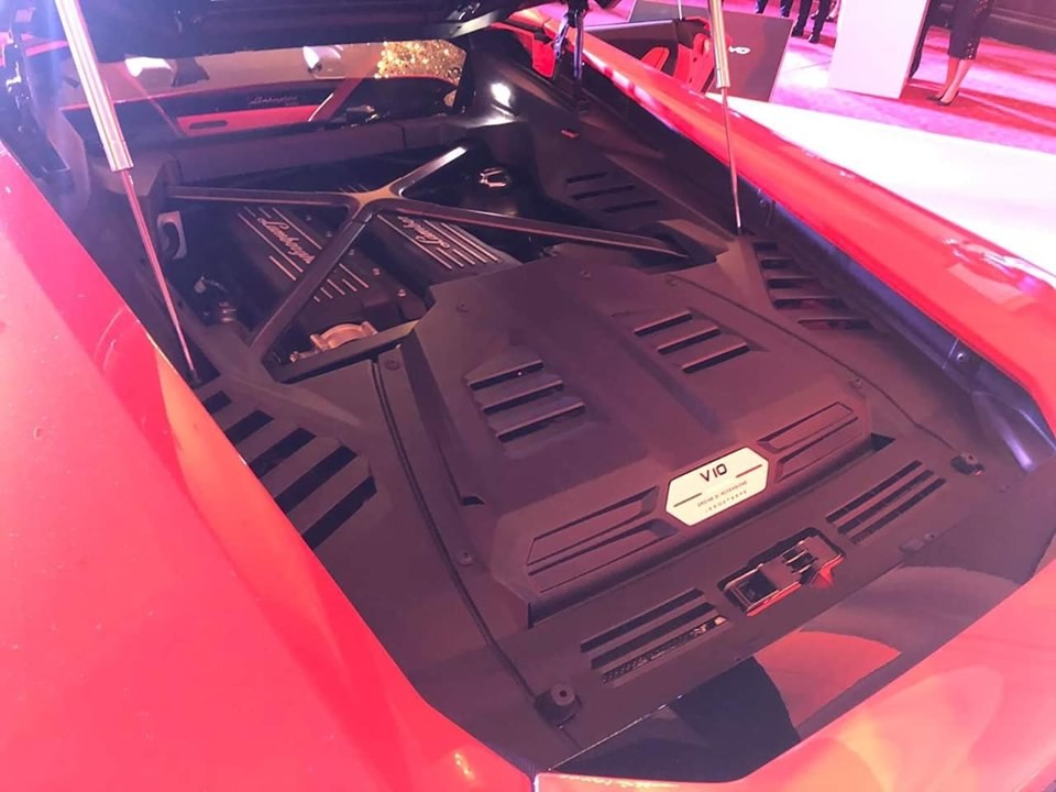 Lamborghini Huracan Evo sử dụng động cơ V10, hút khí tự nhiên, dung tích 5.2 lít tạo ra công suất tối đa 640 mã lực