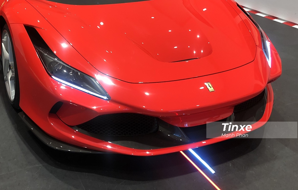 Mặt tiền siêu ngầu của siêu xe Ferrari F8 Tributo