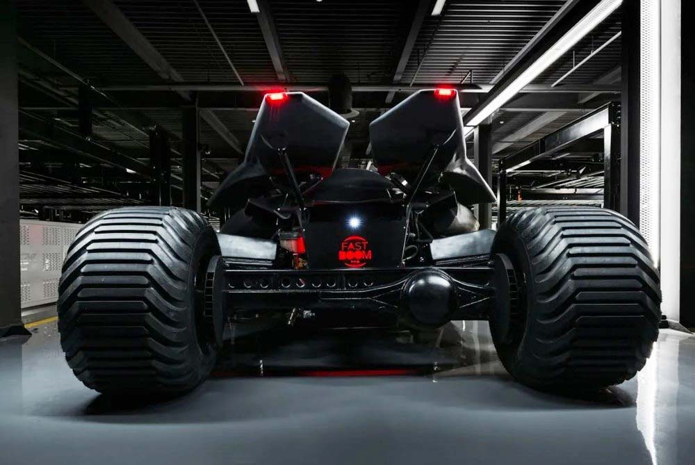 Chiếc Batmobile dùng động cơ V8 mạnh mẽ