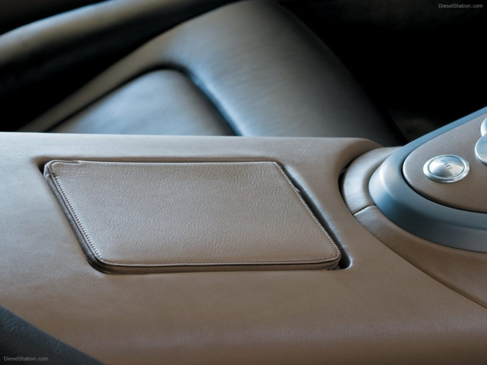 Nội thất của chiếc siêu xe triệu đô Bugatti Veyron FBG par Hermes có ngoại thất phối màu Ebony Metallic và Etoupe