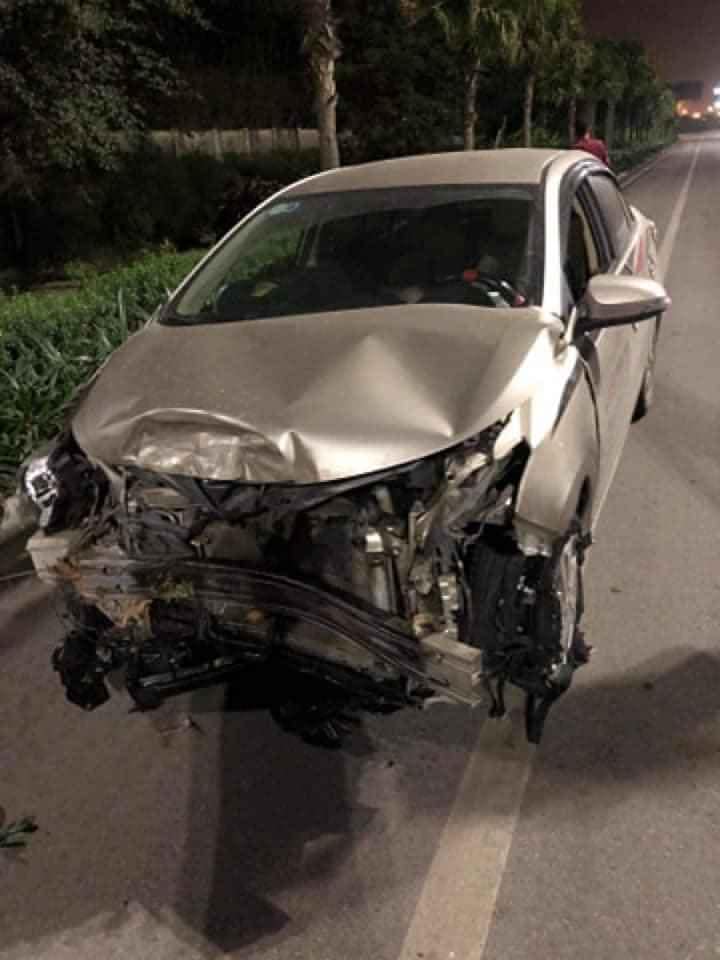 Chiếc Toyota Vios bị hư hỏng nặng tại hiện trường vụ tai nạn