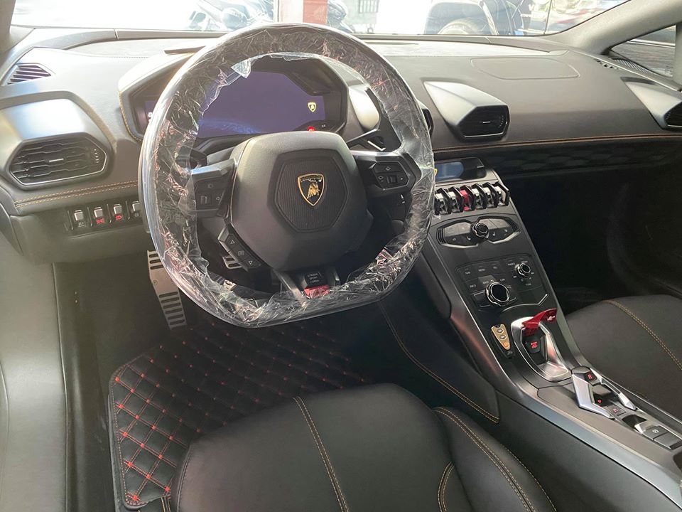Nội thất siêu xe Lamborghini Huracan LP610-4 màu cam mới tìm thấy chủ mới với giá gần 10 tỷ đồng