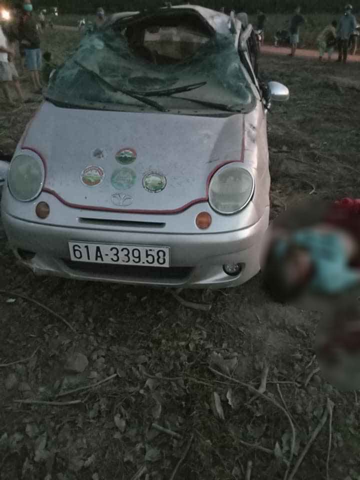 Chiếc ô tô Daewoo Matiz bị biến dạng nặng sau vụ tai nạn