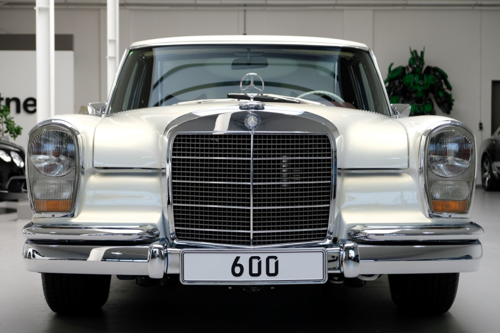Chiếc Mercedes-Benz 600 Pullman hiện đang được rao bán với giá cao