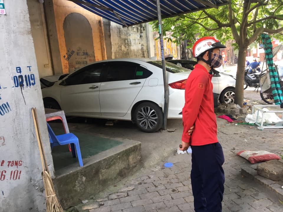 Hiện trường vụ tai nạn của xe Honda City vào sáng nay tại Thanh Hoá