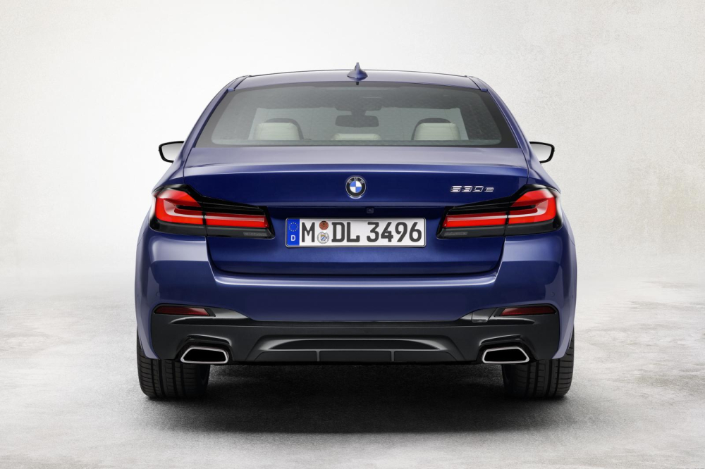 Cận cảnh thiết kế đuôi xe của BMW 5-Series 2021
