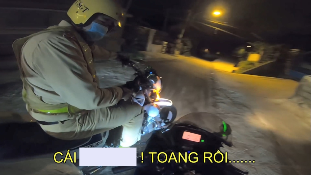 Cảnh sát giao thông chặn xe biker Suzuki GSX-R150 ở Đà Lạt
