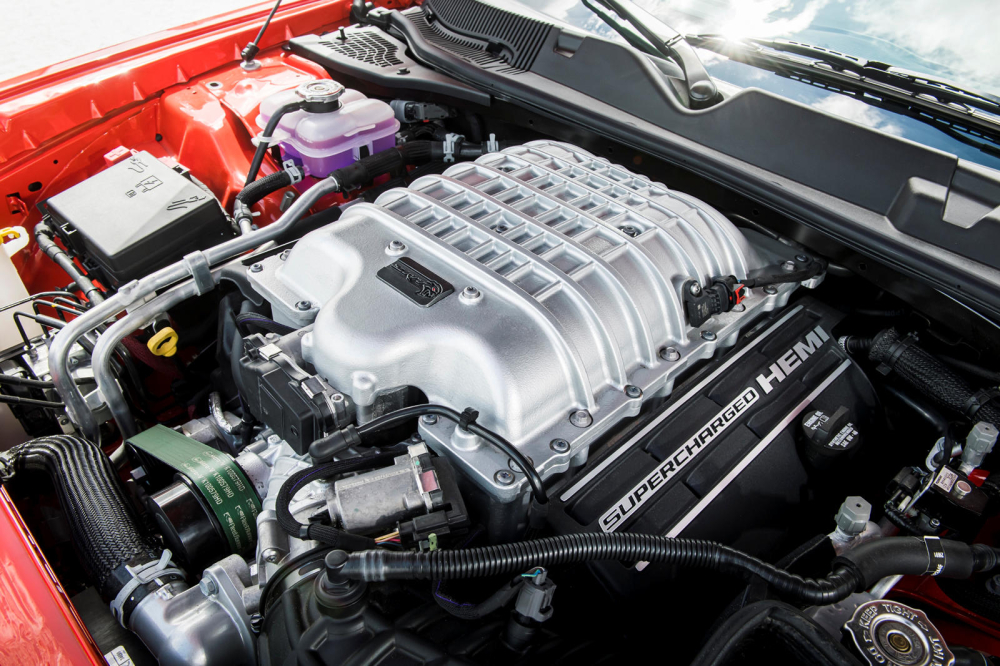 Động cơ HEMI V8 6.2L đã được cải tiến trên Challenger SRT Super Stock