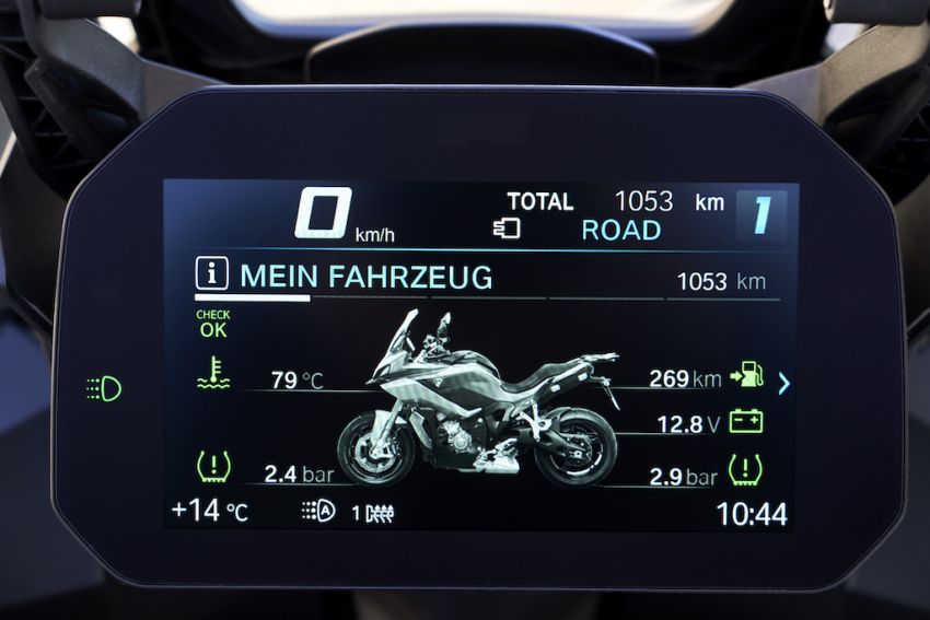 Các hệ thống điện tử trên xe được điều khiển và hiển thị trên màn hình màu TFT của xe