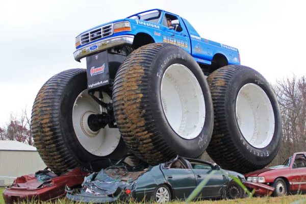 Bigfoot #5 là chiếc xe tải cao nhất, điên dại nhất và nặng nề nhất trên thế giới