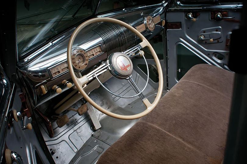 Không gian nội thất bên trong Pontiac Ghost Car 1939