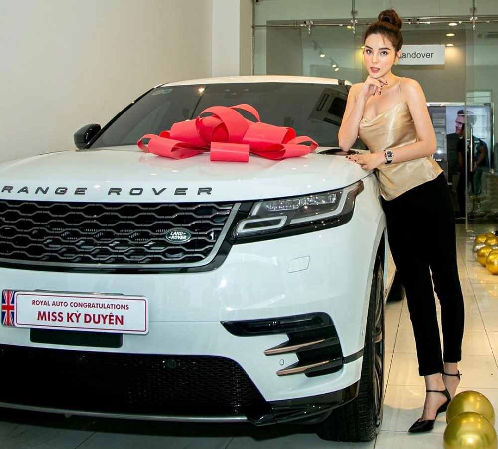 Hoa hậu Kỳ Duyên cùng Range Rover Velar mới mua