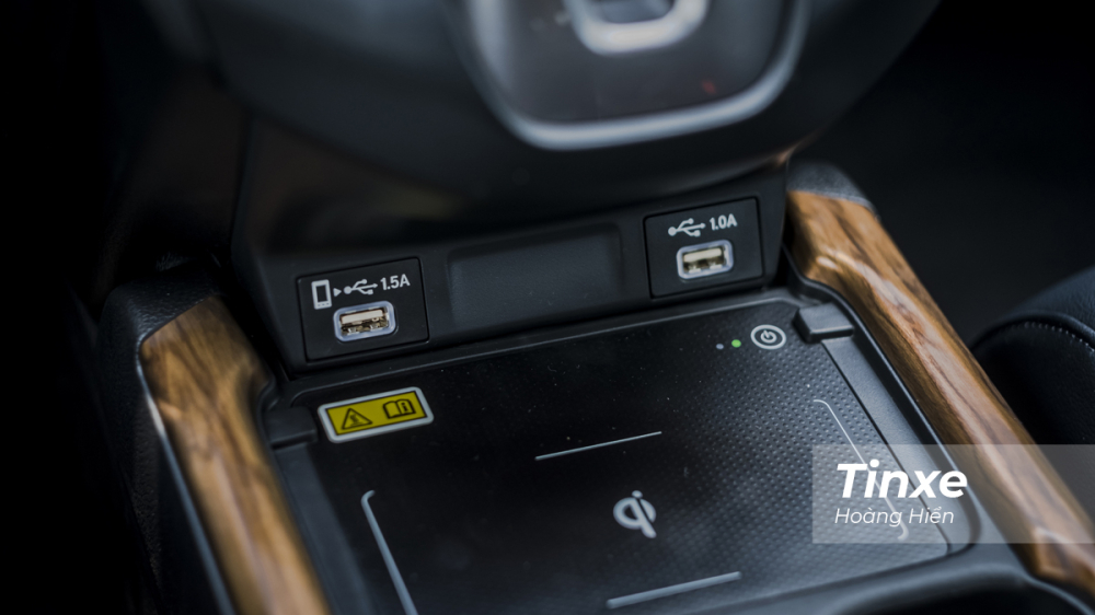Sạc không dây chuẩn Qi đã xuất hiện trên Honda CR-V 2020.
