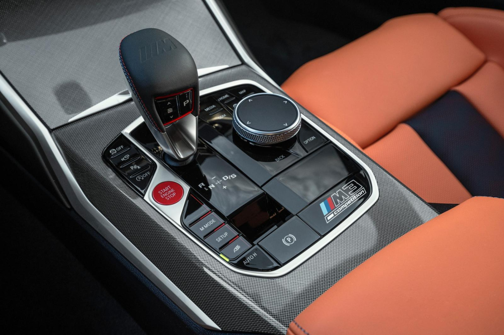 Cụm điều khiển trung tâm của BMW M3 2021