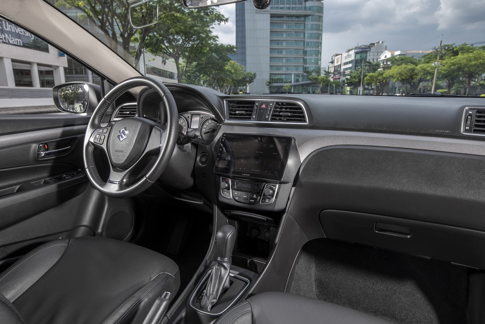 Suzuki Ciaz mới có màn hình giải trí 9 inch không tích hợp Apple Car Play/Android Auto