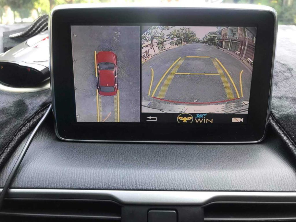Camera lùi 360 giúp quan sát phía sau xe bao quát hơn