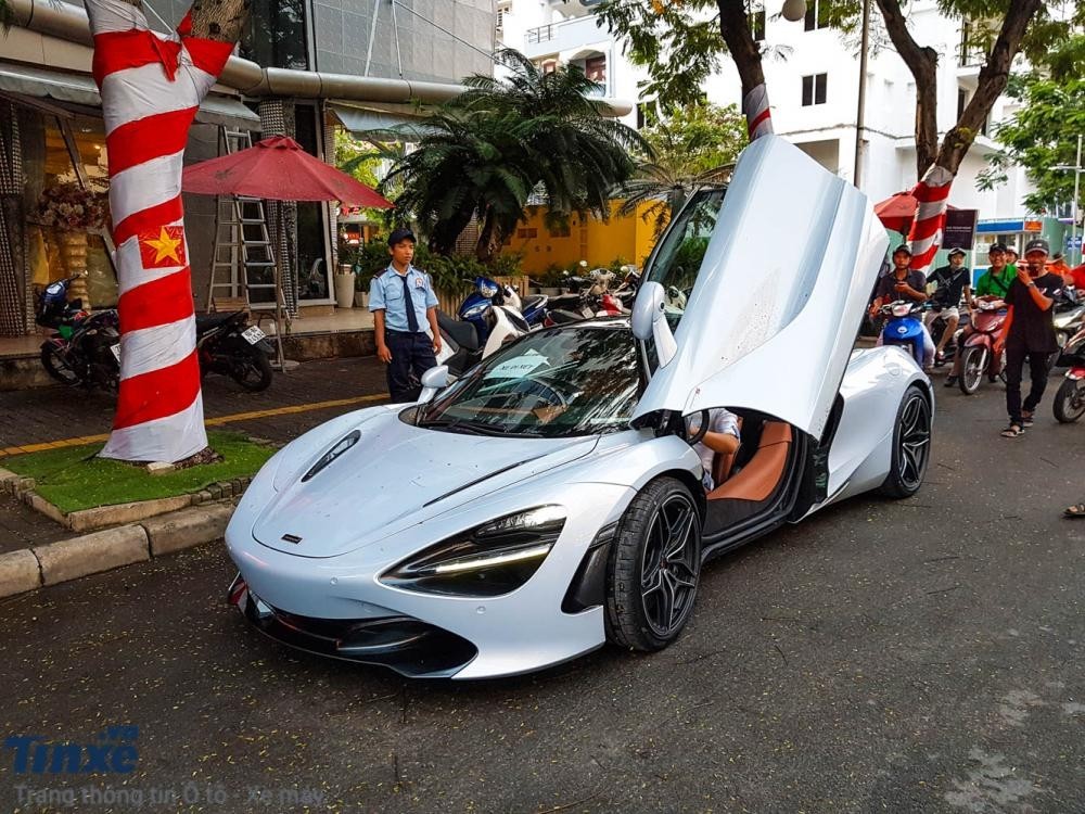 Màu gốc của siêu xe McLaren 720S đầu tiên về Việt Nam là trắng