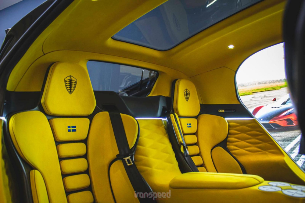 Cửa mở trượt về trước giúp cho các hành khách ngồi phía sau của Koenigsegg Gemera có thể dễ dàng ra vào khoang lái của xe
