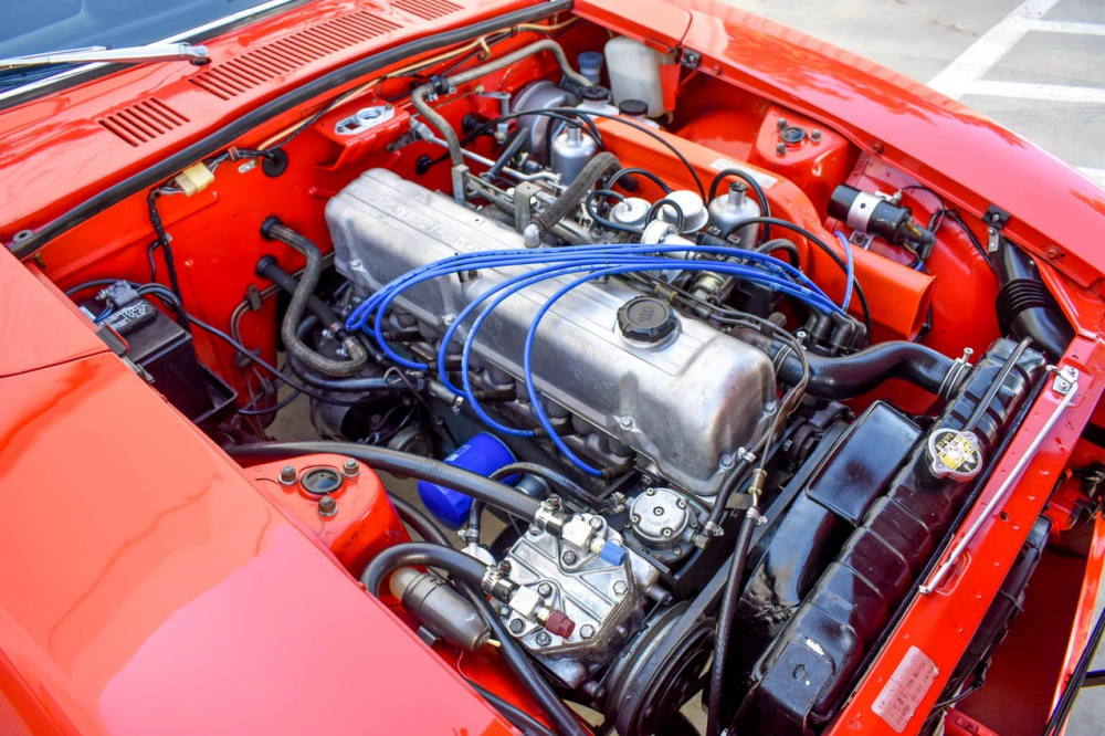 Khoang động cơ của chiếc Datsun 240Z 1971