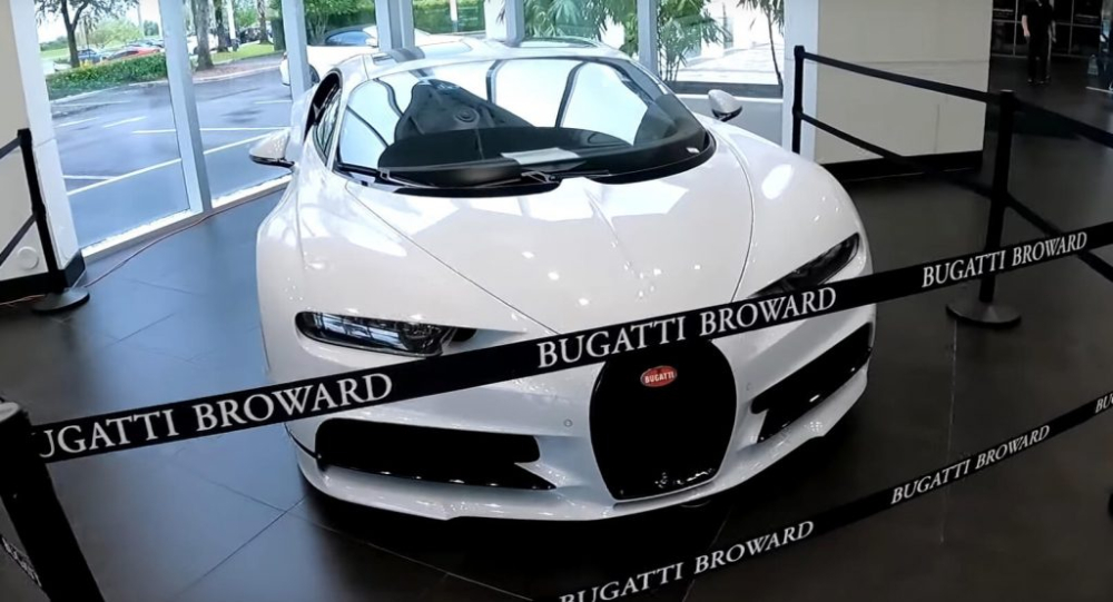 Chiếc siêu xe Bugatti Chiron Sport đang được đại lý Lamborghini Broward cho thuê với giá cắt cổ