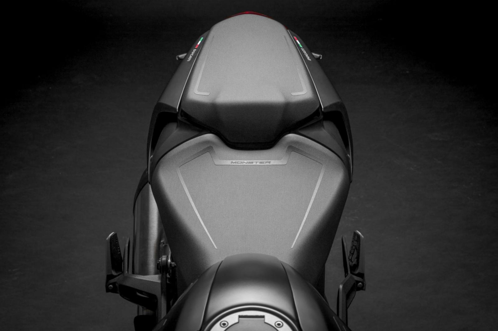 Bộ yên phân tầng trên Ducati Monster 2021