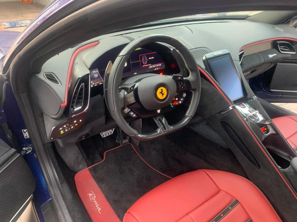 Còn đây là toàn bộ khoang lái của siêu xe Ferrari Roma