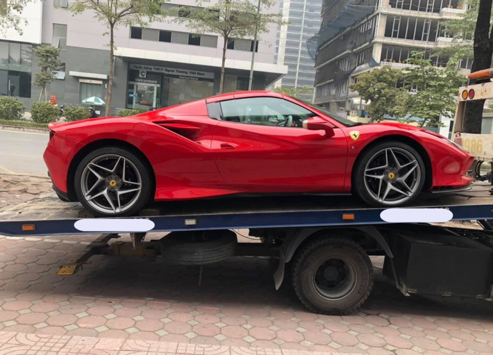 Siêu xe mui trần Ferrari F8 Spider đầu tiên ở Hà Nội
