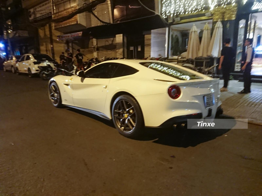Phan Thành mua siêu xe Ferrari F12 Berlinetta vào năm 2015