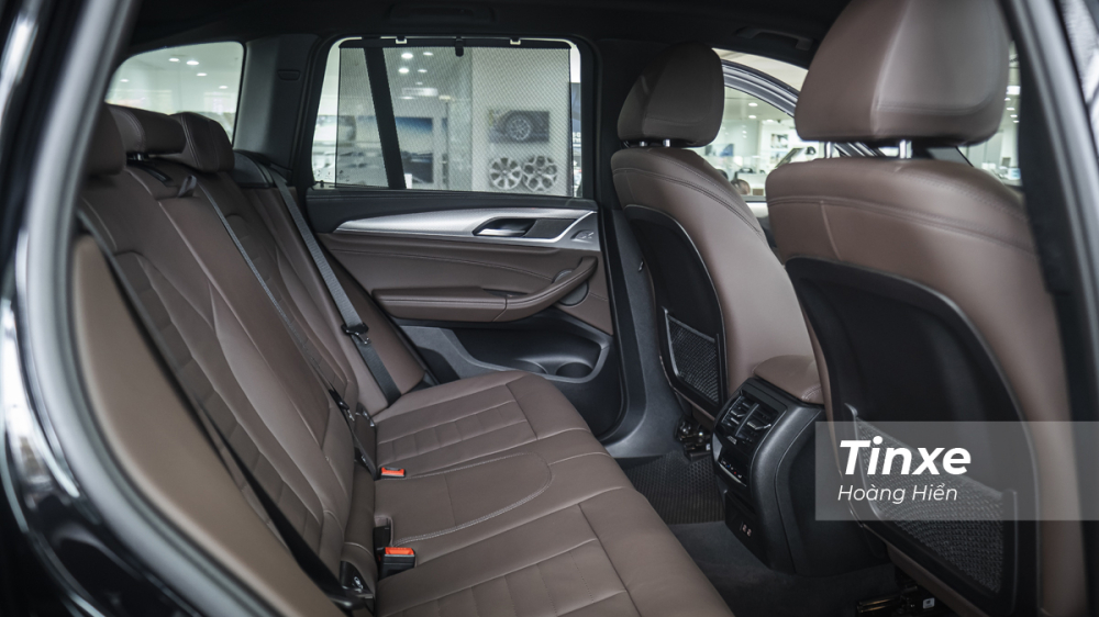 Hàng ghế thứ 2 phía sau của BMW X3 xDrive30i M Sport cũng được bổ sung thêm một số tiện nghi mới.