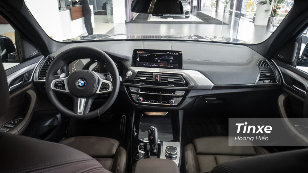 Không gian nội thất bên trong BMW X3 xDrive30i M Sport có một số thay đổi nhỏ để phù hợp hơn với nhu cầu sử dụng của khách hàng tại Việt Nam.