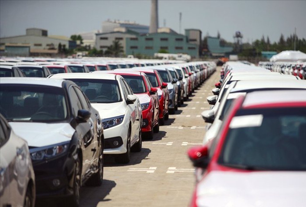 Lượng ô tô về Việt Nam trong nửa đầu tháng 1/2021 chỉ hơn 2.500 xe dẫn đến khả năng “khan hàng” của một số mẫu xe “hot”.
