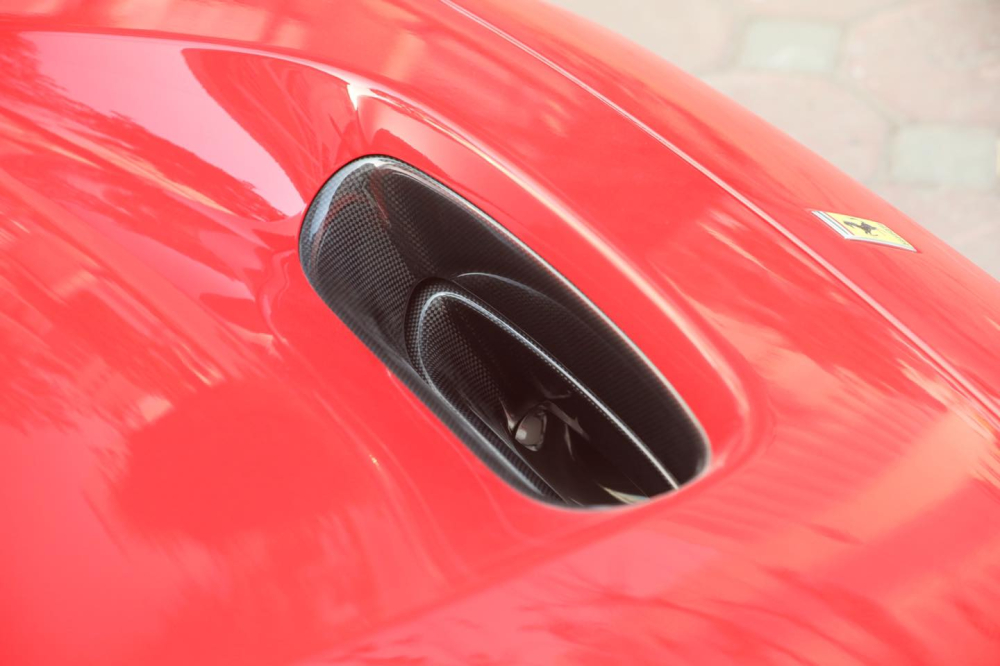Hốc gió S-Duct trên dòng siêu xe Ferrari F8 Spider