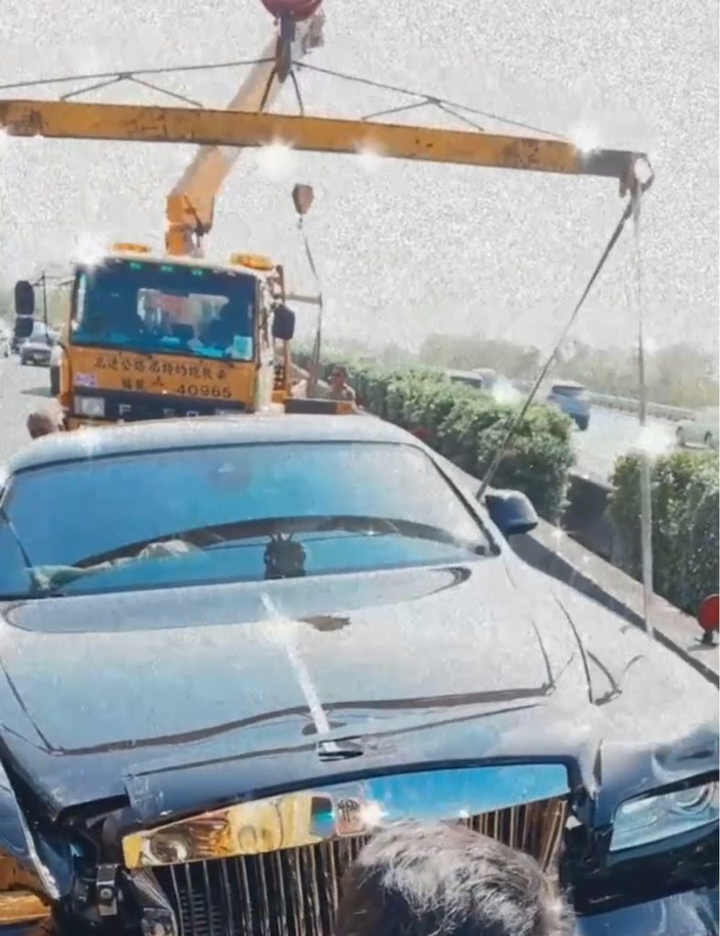 Người gây tai nạn là thiếu gia cầm lái chiếc Rolls-Royce