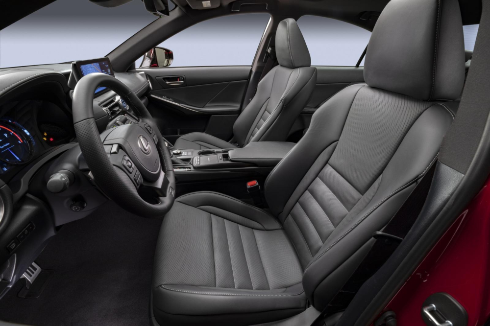 Lexus IS 500 F Sport Performance 2022 có công nghệ an toàn hiện đại