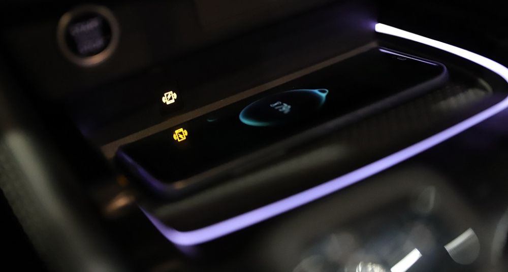 Khay sạc điện thoại thông minh không dây của Nissan X-Trail 2021