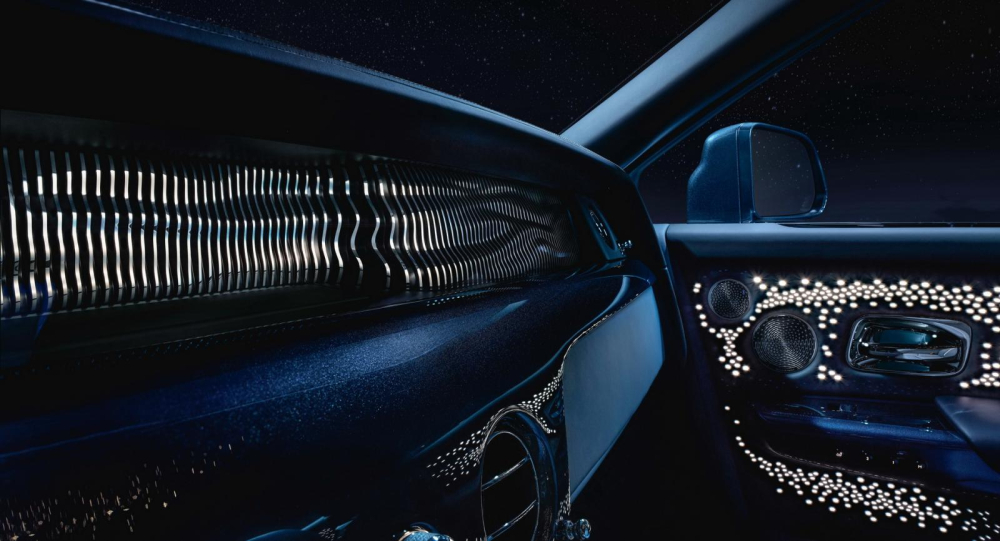 Chi tiết trang trí The Gallery trên mặt táp-lô của Rolls-Royce Phantom Tempus